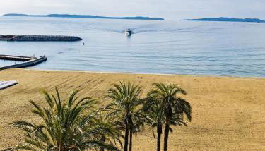 T3 FRONT de mer dernier étage vue mer Petit havre de paix pour vos vacances Emplacement unique vue mer panoramique à 180 degrés pour ce T3 en face de la plage front de mer vue sur les iles 5 et dernier étage avec ascenseur - Foto 3