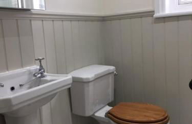 Luxury Large Five Bedroom Family House Sleeps 10 - Photo 16