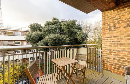 Chic Crystal Palace Flat with Balcony & Workspace - Foto 5