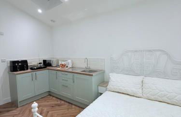 Cosy Corner Cheadle - Photo 7