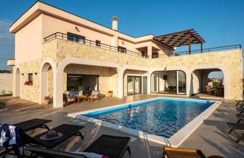 Villa Roza s privatnim grijanim bazenom i jacuzzijem - Foto 3