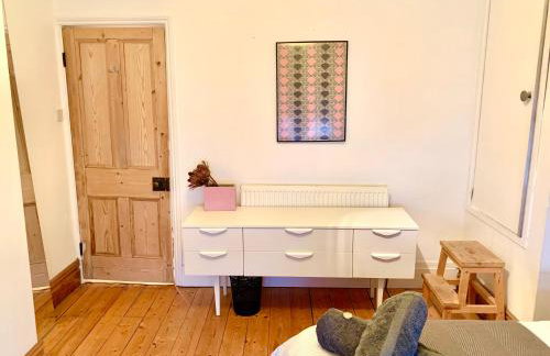 Stylish comfortable home with free parking - Foto 16