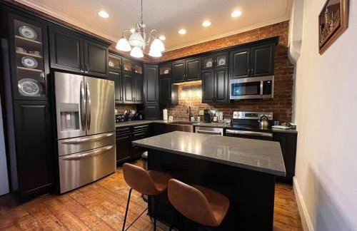 Madison Manor II by the River Hot Tub Downtown - Foto 6