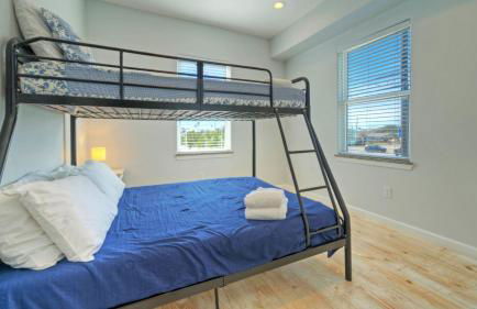 Sleeps 26 2 Homes w/ Waterfront Pool + Boat Dock Laguna Village Escape - Foto 128