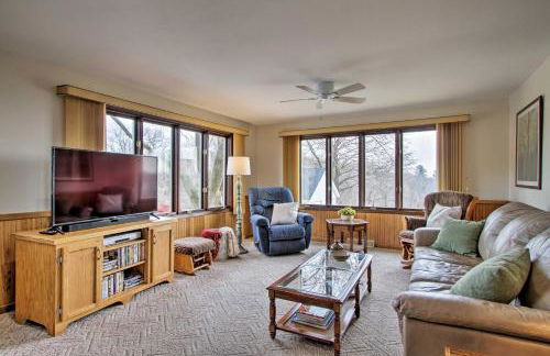 Wisconsin River Valley Farmhouse Fire Pit and View - Foto 1