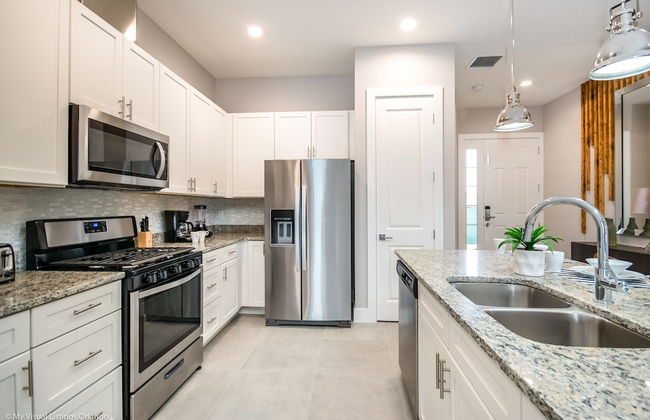 Upscale Townhome W/pool Access! 5 mi. to Disney! - Foto 10