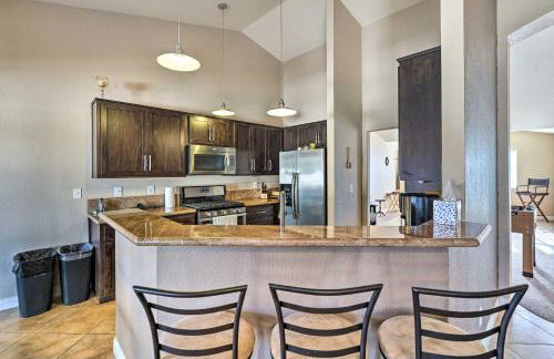 Sleek Vegas Home with Private Pool, Game Room! - Foto 11