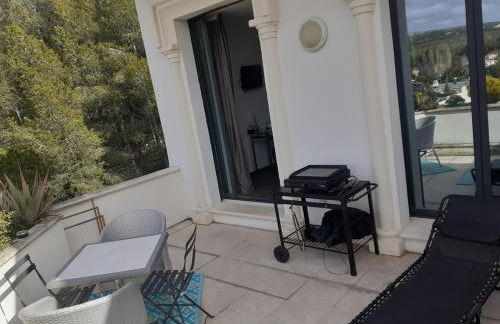 grand studio terrasse de standing, pleine vue village et proche mer - Foto 13