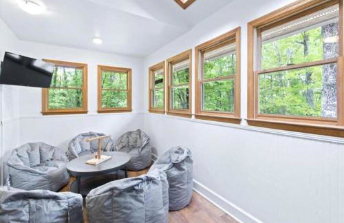 Wooded Retreat with game area and hot tub - Foto 11