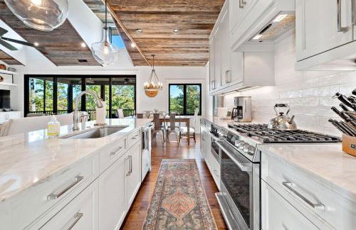 Hilltop Lodge Opulent Lakefront Living in Lake James - Photo 12