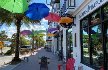 Condo in Waterfront Resort with Balcony Close to Beaches Free Bikes - Photo 27