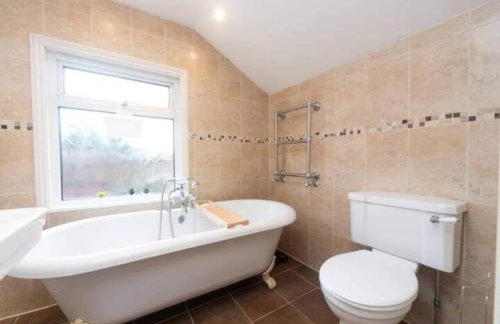 Charming Period Home near Surbiton with Garden - Foto 5