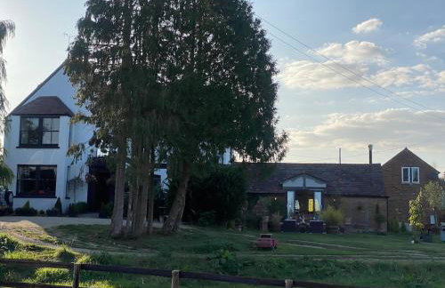 Upper House Stunning Country Home - Photo 52