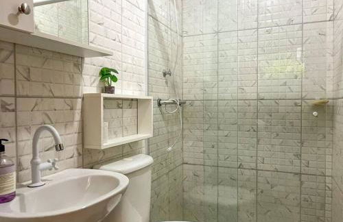 Casa com churrasqueira e piscina, perto de riacho - Foto 19