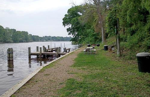 Cozy Riverside Cabin Rental with Fishing Access on Wolf River, Wisconsin - Foto 9