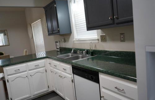 Modern and Cozy 3BR Memphis with Jetted Tub - Foto 9