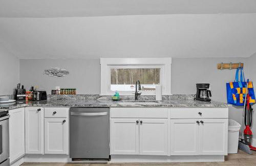 Kennebunk/Kennebunkport Beach House w/Pool! - Photo 8