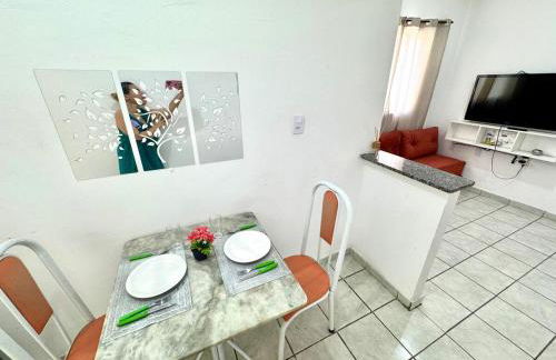 APT-10 Completo Com Ar-Condicionado Garagem Predio Central Perto de tudo - Foto 15