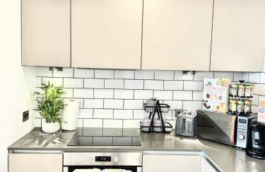 Convenient Contractor & Family Stay - 5 Guests, Pets Welcome, Parking Included! - Photo 16