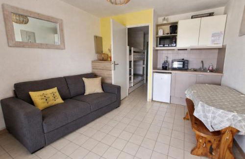 Les Capitelles Bord de plage avec grande piscine - Vue montagne - Balcon - Photo 2