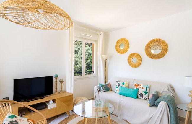 2 bedroom Apartment in Bormes-les-Mimosas with swimming pool and garden - Photo 6