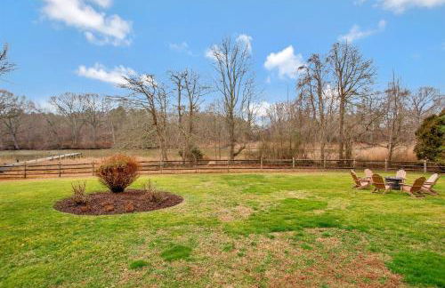 Gorgeous Creek Side Ranch-Style Estate With Dock - Foto 18