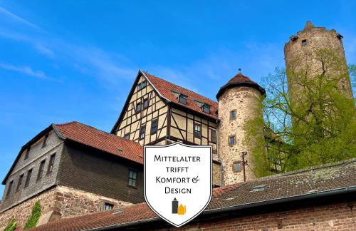 Amalias Burgwohnung - stilvolles Apartment mit Aufzug & Garten in der Hinterburg Schlitz - 2 Schlafzimmer, Parkplatz, Historisches Flair für Paare & Ruhesuchende - Foto 1