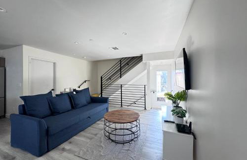 Cozy Chamber 3 BR Hollywood Townhouse - Photo 10