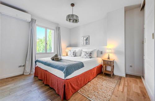 Gorgeous village home with heated pool, ideally located - Foto 18