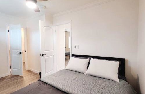 Cozy 2B1B Guest House with Private Entrance and Parking - Foto 1