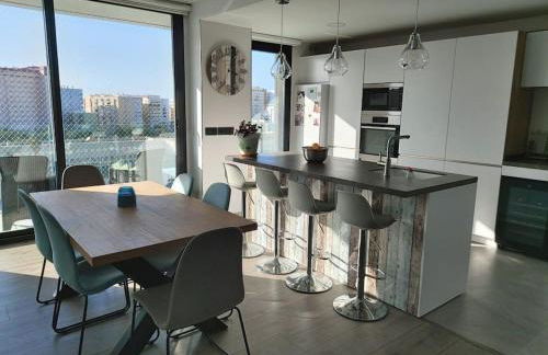 Torre D'Arenas, playa Victoria, piscina y parking - Photo 11