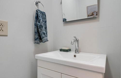 Family Fun on Lake Bemidji! Spacious Home with Yard - Foto 16