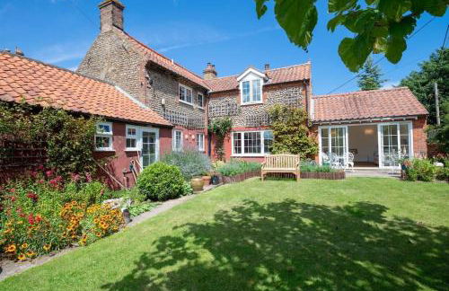 Storm Cottage - Photo 1