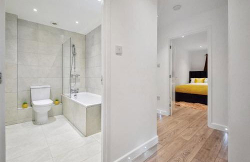 Entire modern 2 Bedroom 2 bathroom Flat in Pinner - Foto 7