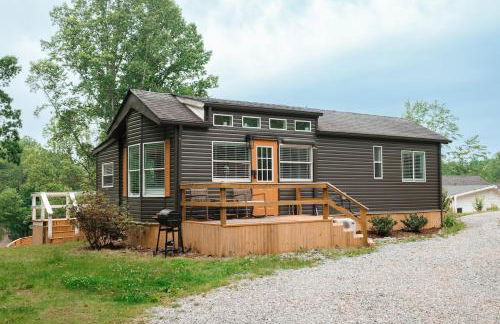 Mountain View Bungalow Near Breweries, Trails, Pool and Waterfalls - Foto 2