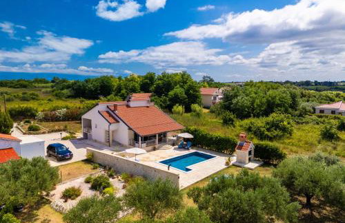 Holiday House Paula sa privatnim grijanim bazenom na mirnoj lokacija blizu mora - Foto 38