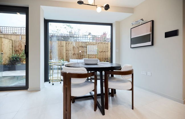 The Letchford Garden Mews - Elegant 2bdr House With Garden & Patio - Foto 3