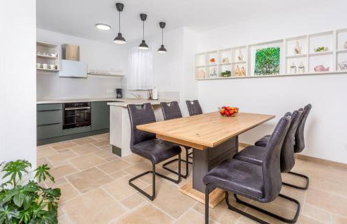 Amazing Home In Jurdani - Foto 4