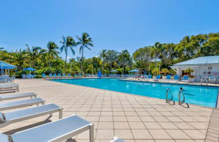 Sea View and Sunrise Top Floor Ocean Pointe 2412 - Foto 33