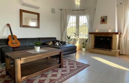 Private Hilltop Villa with Sea and Mountain Views - Foto 14