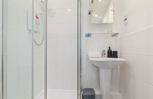 Spacious and Modern 2BR Stay Free Parking and WiFi - Foto 19