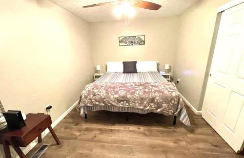 Private Ranch - Entire Home - 3 Bed Room - Hot Tub - King Bed - Fenced Yard - Pets & Kids Welcome - Game Shed - Free WiFi - Foto 16