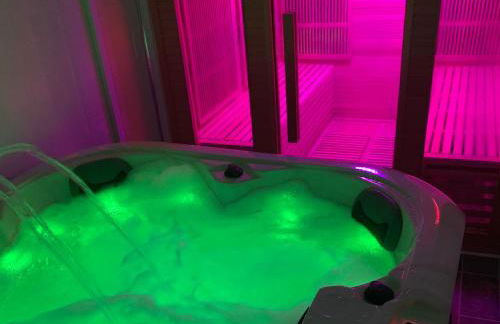 Family Holiday Home With Hot Tub & Sauna Sleeps 8 - Foto 34