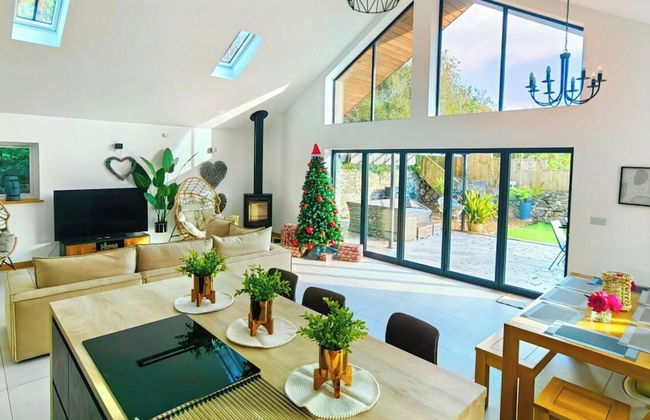 4 Bed Villa Sleeps 8 -private Terrace-free Parking - Foto 11