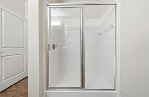 Stylish 2BR w Pool Pet-Friendly Unit #13 - Foto 10