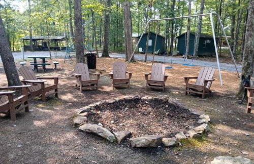 Cozy Bunkhouse for Two Nestled in the Trees near Graysville, Tennessee - Foto 3