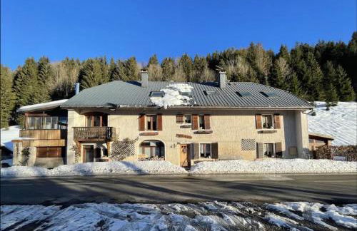 Gîtes Sous Les Loges - Mountain Apartments Lélex - Foto 1