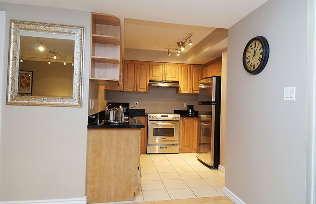 WhiteHall Suites- Yorkville - Photo 14