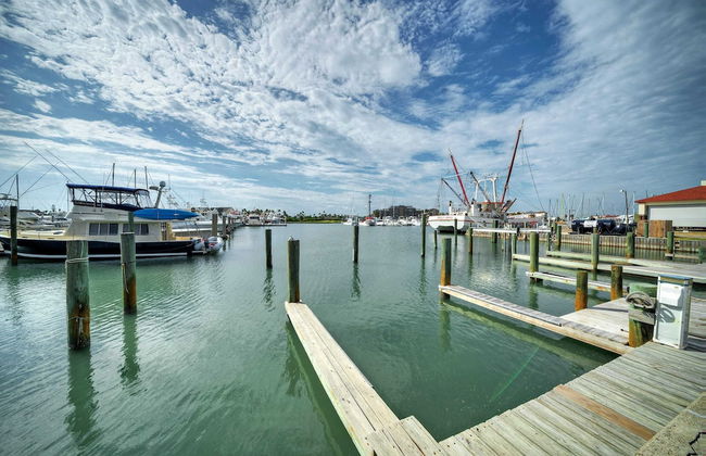 Ridley Retreat Community Pool, Mins to the Beach Corpus Christi + Port A - Foto 45