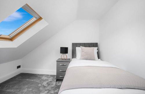 5 bedroom house Solihull 10 mins drive from BHX & NEC Private off road parking - Foto 32